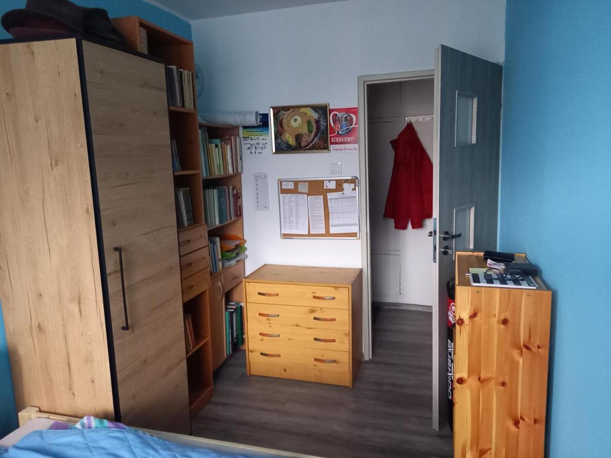 Zwykle Mieszkanie Dla Zwyklych Ludzi Wałbrzych Exteriör bild